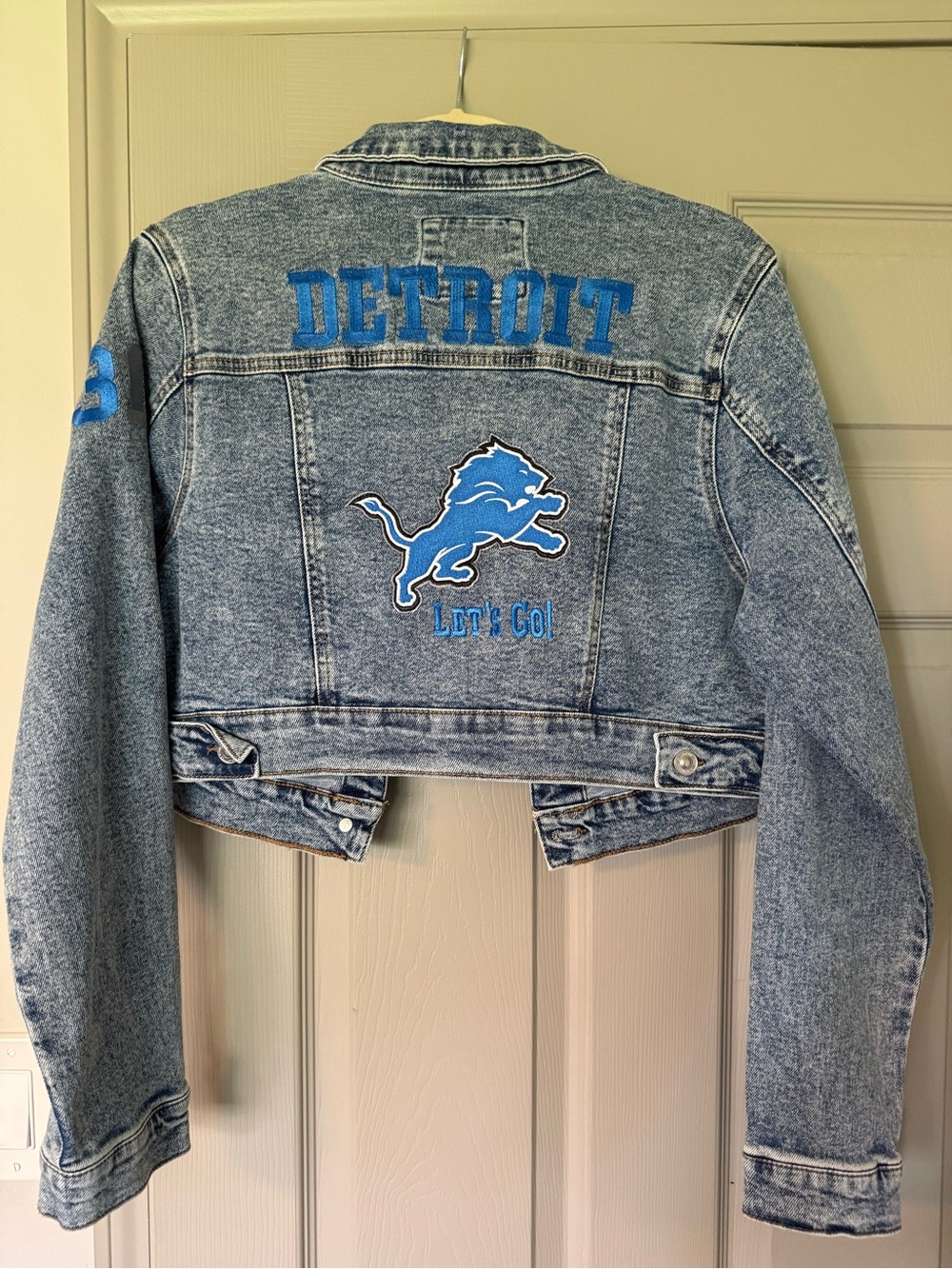 Wax Jean Blue Acid-Wash Detroit Lions Cropped Denim Jacket